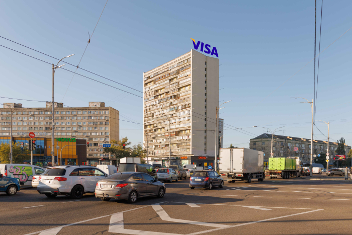 площа Дарницька (вул. Харківське шосе, 2А)